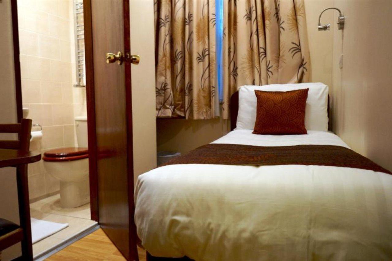 ลา กาฟเฟ โฮเต็ล แอนด์ เรสเทอรองต์ Hotel ลอนดอน ภายนอก รูปภาพ